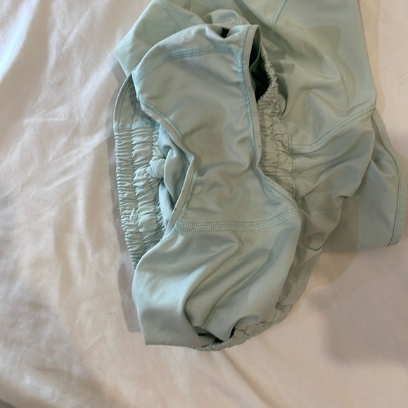 Lululemon Green Hotty Hots Sz 4 - Picture 3 of 5
